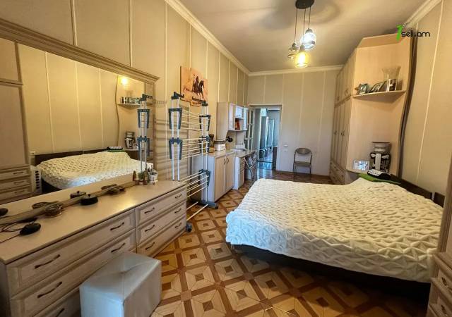 2 սենյականոց բնակարան Արշակունյաց պողոտայում, 62 ք.մ., բարձր առաստաղներ, կոսմետիկ վերանորոգում