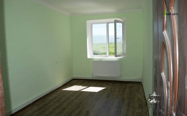 2 սենյականոց բնակարան Ախուրյանում, 66 քմ, կապիտալ վերանորոգված, քարե շենք