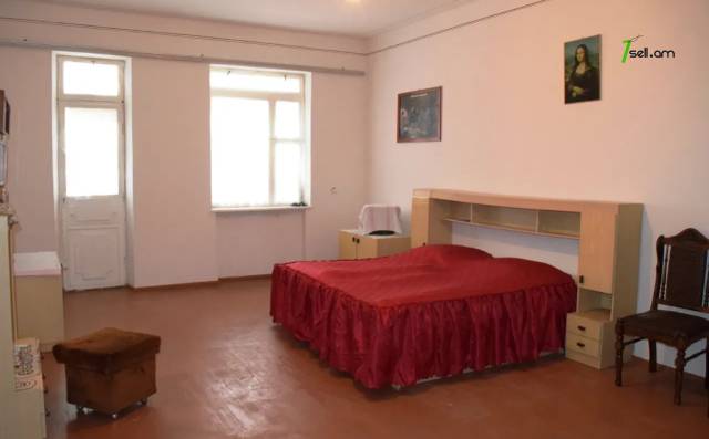 Երկու հարկանի քարե տուն, Օդանավակայան 2-րդ թաղամաս Գյումրիում, 361 ք.մ., կոսմետիկ վերանորոգում