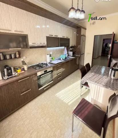 3 սենյականոց բնակարան նորակառույց շենքում Ծարավ աղբյուրի փողոցում, 101 ք.մ., 9/16 հարկ