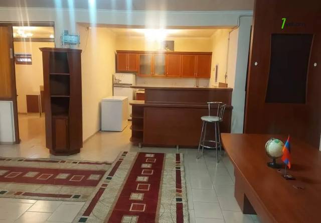 3 սենյականոց բնակարան, Safaryan St, 64 ք.մ., 3/5 հարկ, եվրովերանորոգված, քարե շենք