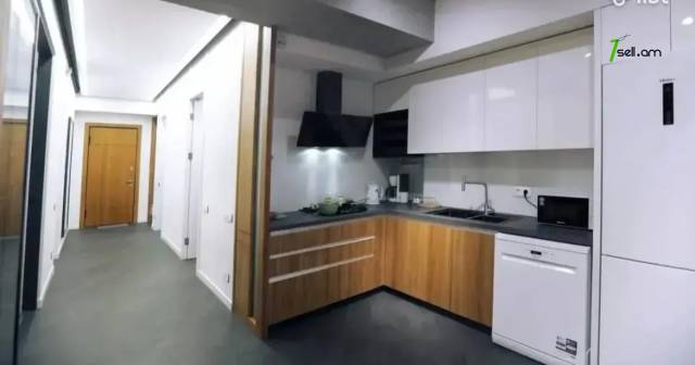 3 սենյականոց բնակարան նորակառույց շենքում Միքայել Նալբանդյանի փողոցում, 78 ք.մ., բարձր առաստաղներ