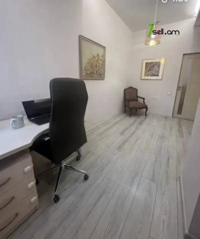 4 սենյականոց բնակարան նորակառույց շենքում Ադոնցի փողոցում, 120 ք.մ., 2 սանհանգույց, բարձր առաստաղներ