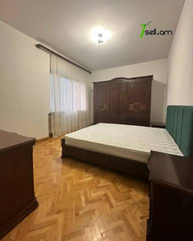 Երկու հարկանի քարե տուն Դավիթ Բեկի փողոցում Էրեբունիում, 250 քմ, 3+ սանհանգույց, եվրովերանորոգված