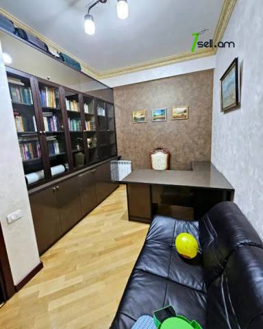 Ընդարձակ 5 սենյականոց բնակարան նորակառույց շենքում, Buzand St, 260 ք.մ., 3+ սանհանգույց