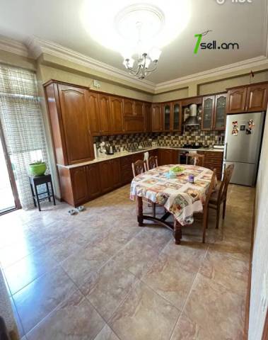 3 սենյականոց բնակարան նորակառույց շենքում Անտառային փողոցում, 116 ք.մ., բարձր առաստաղներ, 1/5 հարկ