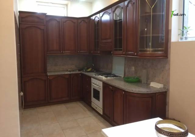 Երկու հարկանի քարե տուն, Armen Tigranyan street Արաբկիրում, 550 ք.մ., 3+ սանհանգույց