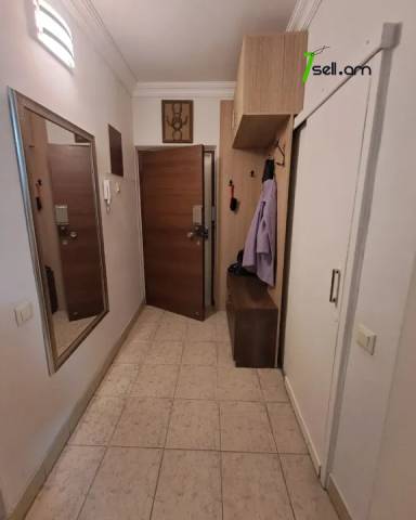 3 սենյականոց բնակարան Աբովյան փողոցում, 85 ք.մ., 2 սանհանգույց, 3/5 հարկ, կոսմետիկ վերանորոգում