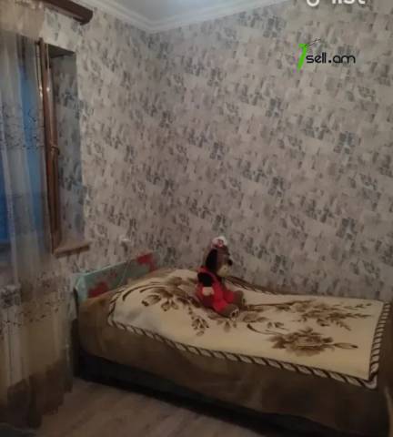 Երկու հարկանի քարե տուն Պարույր Սևակ թաղամասի 1-ին փողոցում Առինջում, 130 քմ, 2 սանհանգույց