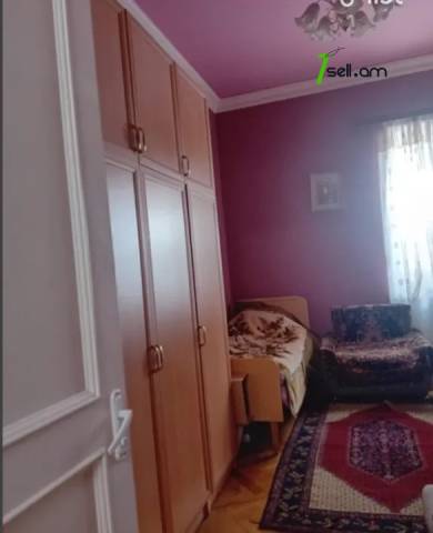 Երկու հարկանի տուն Զարոբյան փողոցում կենտրոնում, 221 ք.մ., 2 սանհանգույց