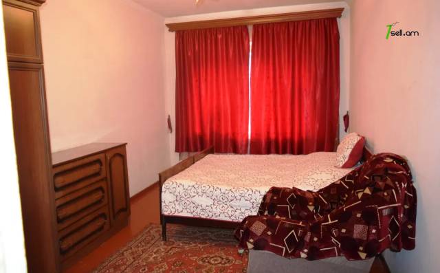 3 սենյականոց բնակարան Եղիշե Չարենցի փողոցում, 84 քմ, 1/4 հարկ, եվրովերանորոգված