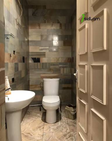 Երեք հարկանի քարե տուն Այասի փողոցում կենտրոնում, 200 ք.մ., 3+ սանհանգույց, կապիտալ վերանորոգված