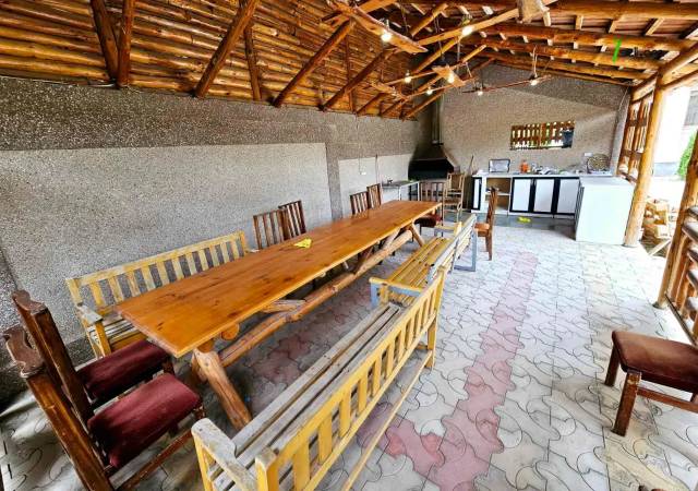 Երկու հարկանի քարե տուն Ջրվեժում, 1400 ք.մ., 3+ սանհանգույց, կապիտալ վերանորոգված