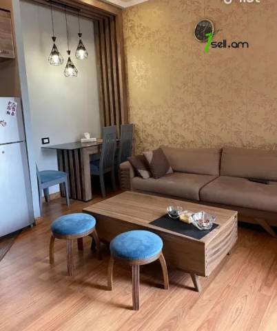 2 սենյականոց բնակարան Ազատության պողոտայում, 40 ք.մ., 2/5 հարկ, բարձր առաստաղներ, եվրովերանորոգված