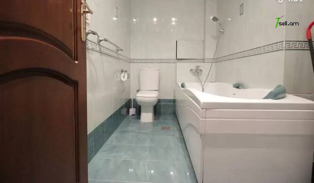 4 սենյականոց բնակարան Վարդանանց փողոցում, 113 ք.մ., 2 սանհանգույց, բարձր առաստաղներ, 2/5 հարկ