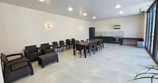 Երկու հարկանի քարե տուն Բագրևանդի 42-րդ փողոցում Նոր Նորքում, 1000 քմ, 3+ սանհանգույց