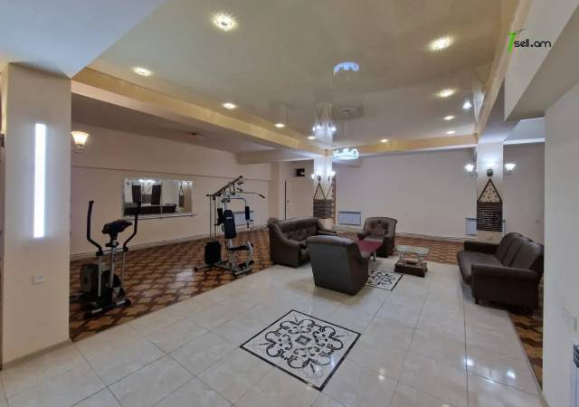 Երեք հարկանի քարե տուն Դավիթ Բեկի փողոցում Էրեբունիում, 2550 ք.մ., 3+ սանհանգույց, մեծ հողամաս