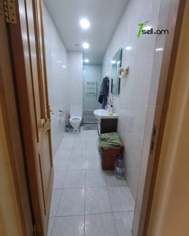 5 սենյականոց բնակարան Ալեք Մանուկյանի փողոցում, 210 ք.մ., 2 սանհանգույց, 2/9 հարկ