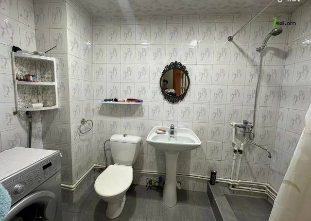 1 սենյականոց բնակարան Վիկտոր Համբարձումյան փողոցում, 43 ք.մ., 2/9 հարկ, կապիտալ վերանորոգված