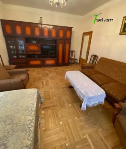 1 սենյականոց բնակարան Չարենցի փողոցում, 45 ք.մ., 2/4 հարկ, կապիտալ վերանորոգված, քարե շենք