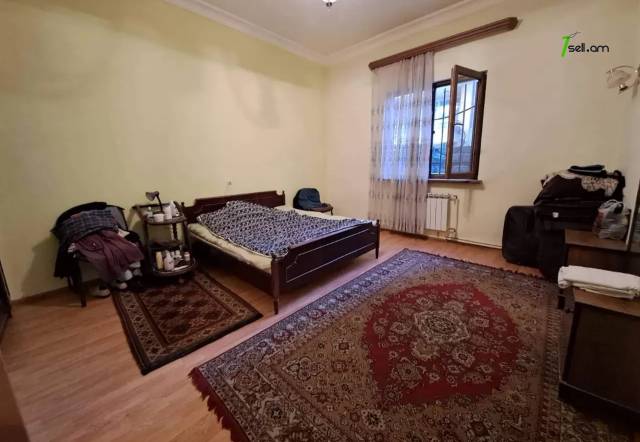 4 սենյականոց բնակարան Զարոբյան փողոցում, 162 ք.մ., նախավերջին հարկ, քարե շենք