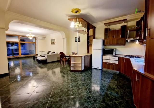 Մեկ հարկանի քարե տուն Սեվաստոպոլյան փողոցում Արաբկիրում, 450 քմ, 2 սանհանգույց, կապիտալ վերանորոգված