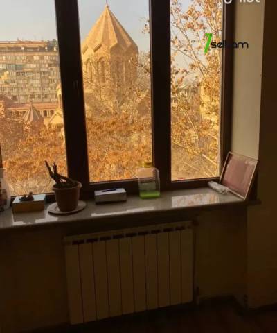 4 սենյականոց բնակարան Աբովյան փողոցում, 125 քմ, նախավերջին հարկ, կոսմետիկ վերանորոգում, քարե շենք