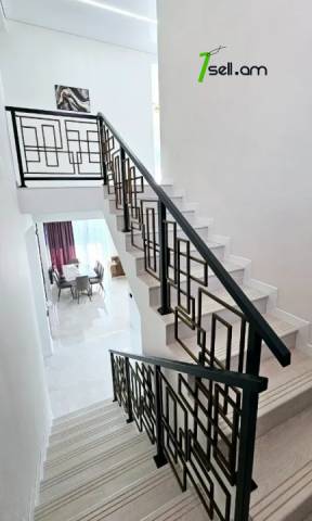 Երկու հարկանի տուն Գրիգոր Աղաբաբյան փողոցում Դավթաշենում, 800 քմ, 3+ սանհանգույց