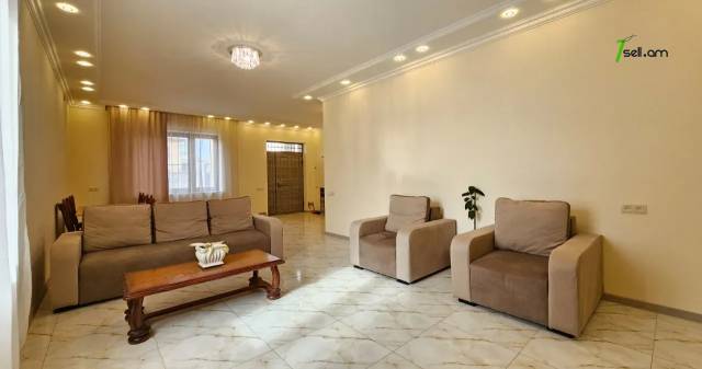 Երկու հարկանի քարե տուն Սամվել Գևորգյան փողոցում Դավթաշենում, 620 քմ, 2 սանհանգույց