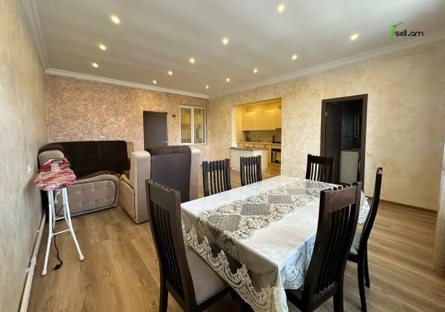 Երկու հարկանի քարե տուն Նոր Արեշի 22-րդ փողոցում Էրեբունիում, 140 քմ, 2 սանհանգույց