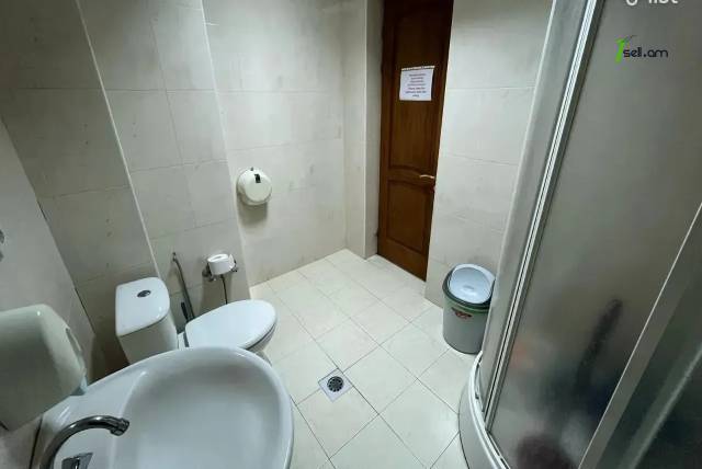 Գրասենյակային տարածք Պարոնյան փողոցում կենտրոնում, 95 ք.մ.