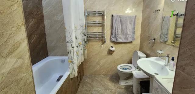 4 սենյականոց բնակարան նորակառույց շենքում Նիկողայոս Ադոնցի փողոցում, 124 ք.մ., 2 սանհանգույց