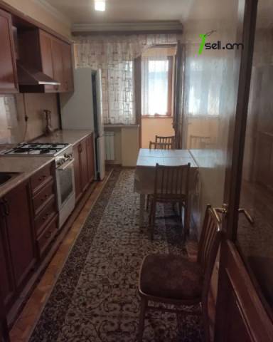 3 սենյականոց բնակարան Բաղրամյան պողոտայում, 100 քմ, նախավերջին հարկ, կապիտալ վերանորոգված, քարե շենք