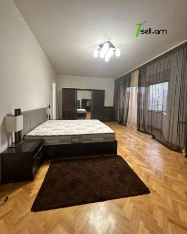 Երկու հարկանի քարե տուն Դավիթ Բեկի փողոցում Էրեբունիում, 250 քմ, 3+ սանհանգույց, եվրովերանորոգված