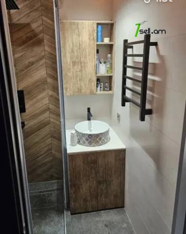 2 սենյականոց բնակարան Վիկտոր Համբարձումյանի փողոցում, 62 ք.մ., նախավերջին հարկ