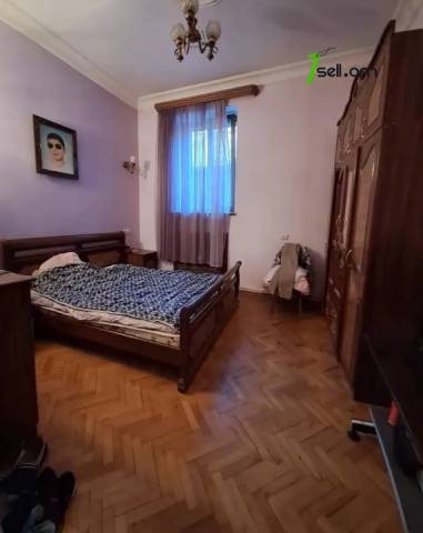 4 սենյականոց բնակարան Զարոբյան փողոցում, 162 ք.մ., նախավերջին հարկ, քարե շենք