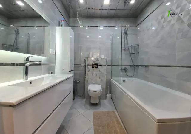 3 սենյականոց բնակարան նորակառույց շենքում Եզնիկ Կողբացու փողոցում, 120 ք.մ., 2 սանհանգույց