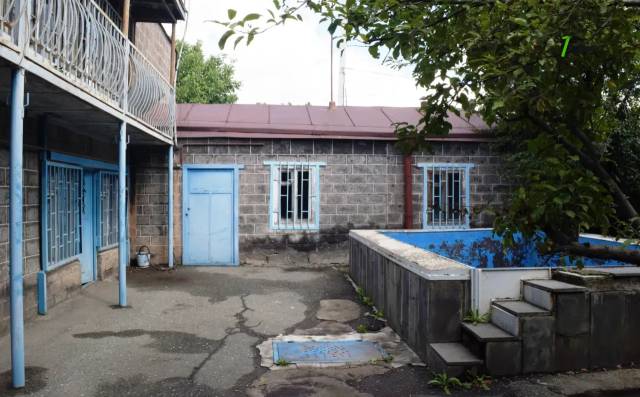 Երկու հարկանի քարե տուն Հակոբ Պարոնյանի փողոցում Գյումրիում, 272 ք.մ., 2 սանհանգույց