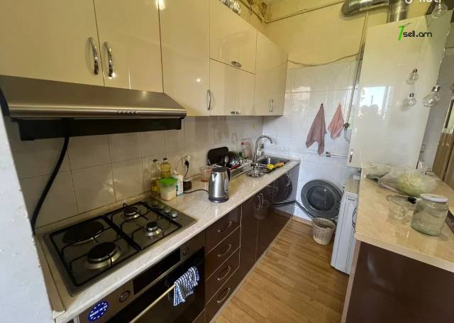 3 սենյականոց բնակարան Ազատության պողոտայում, 67 քմ, նախավերջին հարկ, բարձր առաստաղներ