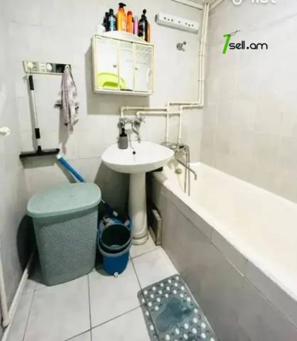 3 սենյականոց բնակարան Արցախի պողոտայում, 71 քմ, նախավերջին հարկ, կոսմետիկ վերանորոգում