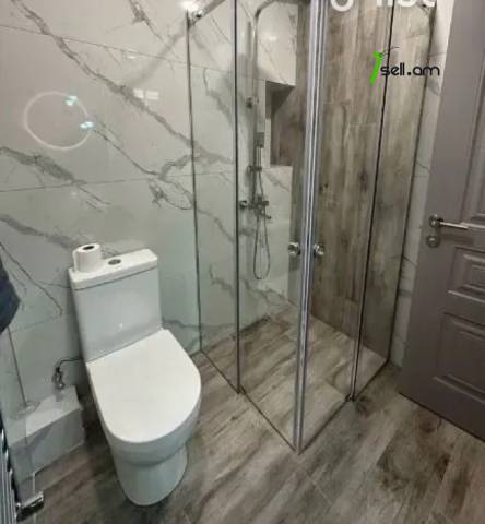2 սենյականոց բնակարան Սարյանի փողոցում, 43 ք.մ., 4/6 հարկ, դիզայներական ոճով վերանորոգված, քարե շենք