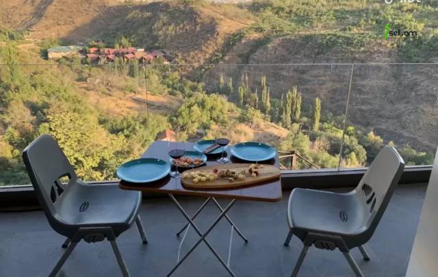 2 սենյականոց բնակարան Օրբելի եղբայրների փողոցում, 99 ք.մ., նախավերջին հարկ