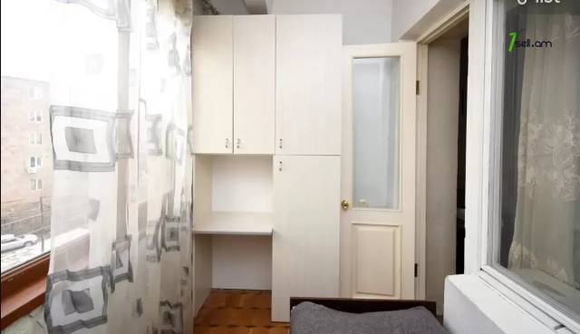 4 սենյականոց բնակարան Ավետիս Ահարոնյանի փողոցում, 100 ք.մ., եվրովերանորոգված, քարե շենք