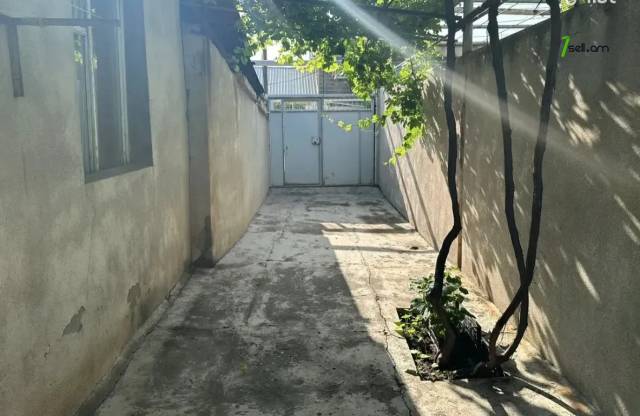 Երկու հարկանի քարե տուն Նոր Արեշի 35-րդ փողոցում Արաբկիրում, 188 ք.մ.