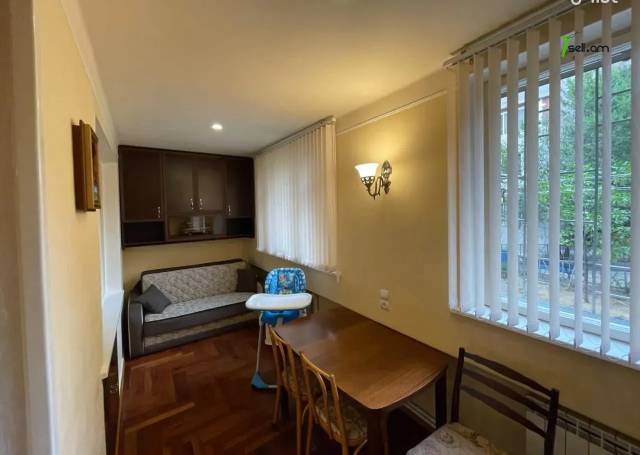 4 սենյականոց բնակարան, Սայաթ-Նովա թաղամաս, 100 քմ, 1/9 հարկ, 2 սանհանգույց, կոսմետիկ վերանորոգում