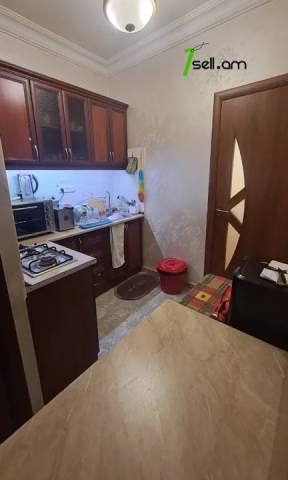 3 սենյականոց բնակարան Նար-Դոսի փողոցում, 65 քմ, նախավերջին հարկ, եվրովերանորոգված