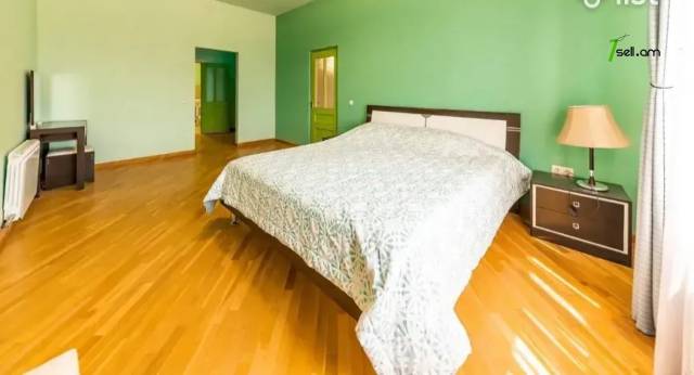 Երկու հարկանի քարե տուն Ծարավ Աղբյուրի փողոցում Ավանում, 480 ք.մ., 3+ սանհանգույց, եվրովերանորոգված