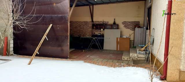 Երկու հարկանի քարե տուն, Սիրող Սրտեր բնակելի թաղամաս Նոր Նորքում, 300 ք.մ., 2 սանհանգույց