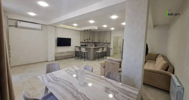 3 սենյականոց բնակարան նորակառույց շենքում Դերենիկ Դեմիրճյանի փողոցում, 135 ք.մ., նախավերջին հարկ