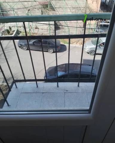 3 սենյականոց բնակարան Սայաթ-Նովայի պողոտայում, 70 ք.մ., 3/5 հարկ, եվրովերանորոգված, քարե շենք